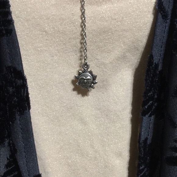 It’s yours Layered necklace silver toned - Picture 2 of 7